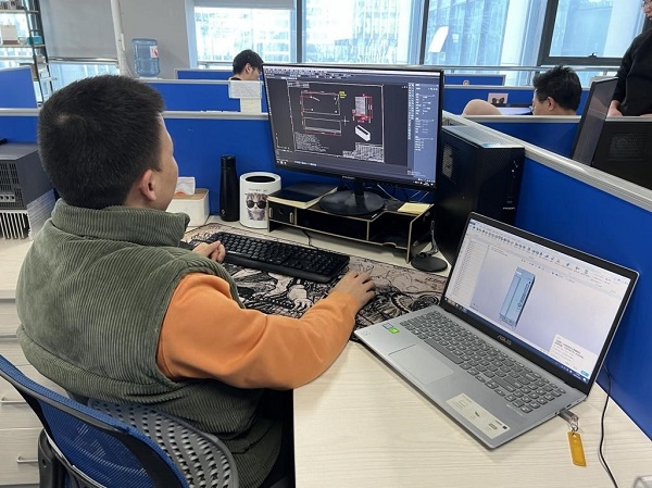 图:禾川科技工程师使用中望产品在设计绘图